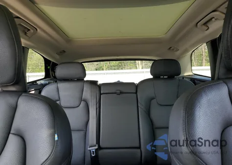 2022 Volvo Xc60 B5 Momentum z USA, uszkodzony, nr VIN YV4L12RKXN1004050